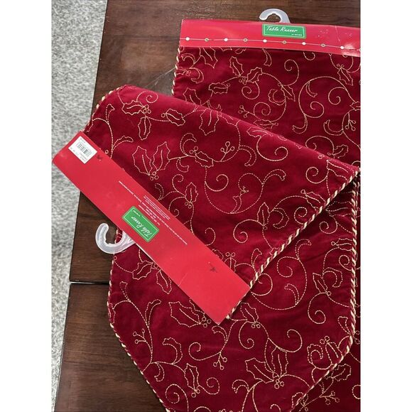 St Nicholas Square Christmas Holiday Red Gold Table Runners, Placemats Green - Picture 5 of 7